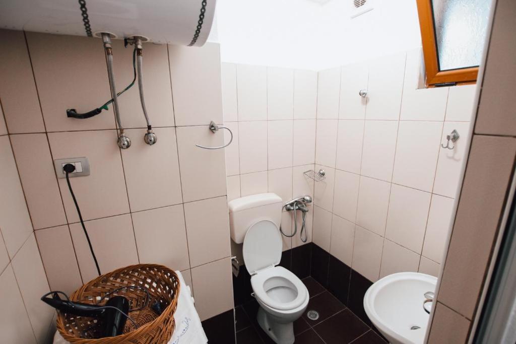 דירות Gjirokastër Bb Apartament מראה חיצוני תמונה